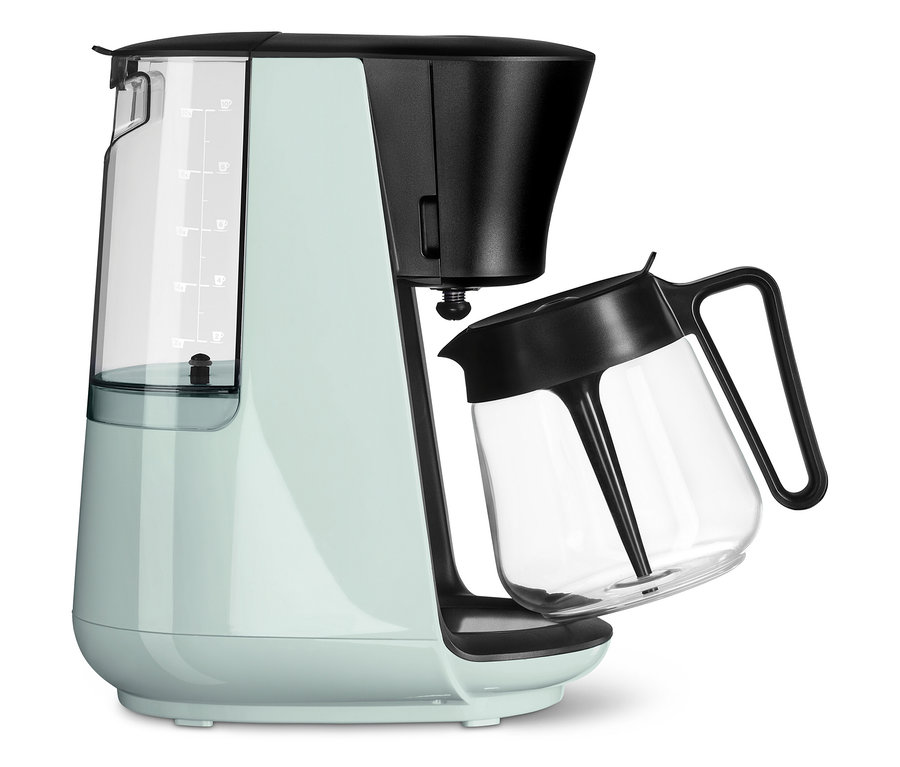 Açık yeşil »Let's Brew« filtre kahve makinesi, siyah detaylar ve cam sürahi ile birlikte.