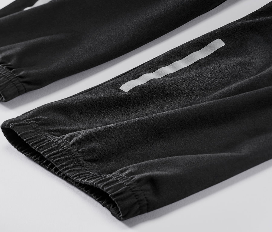 Reflektörlü fonksiyonel termal pantolon detayı.