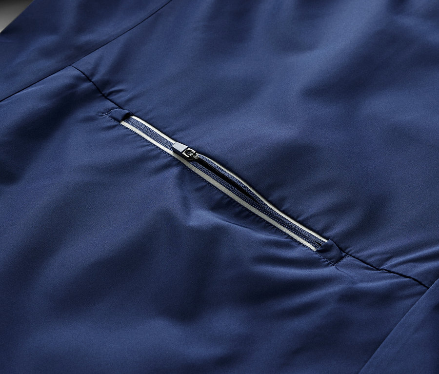 Fermuarlı mavi bir 2'si 1 arada bisiklet montunun detayı.