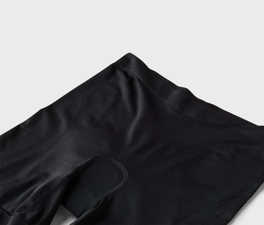 Siyah bir taytın yakın çekimi.