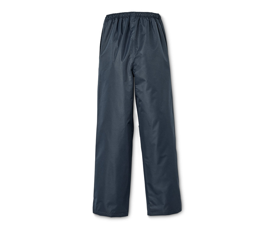 Lastikli belli, lacivert yağmur pantolonu.