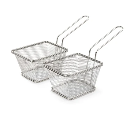 İki adet metal servis sepeti.