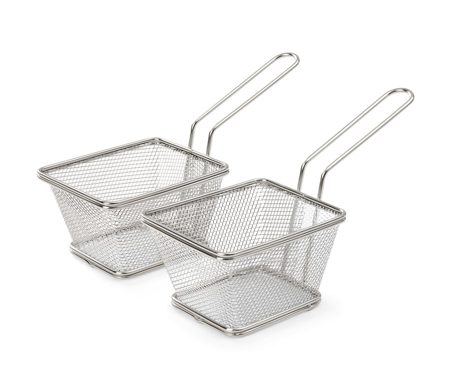 İki adet metal servis sepeti.