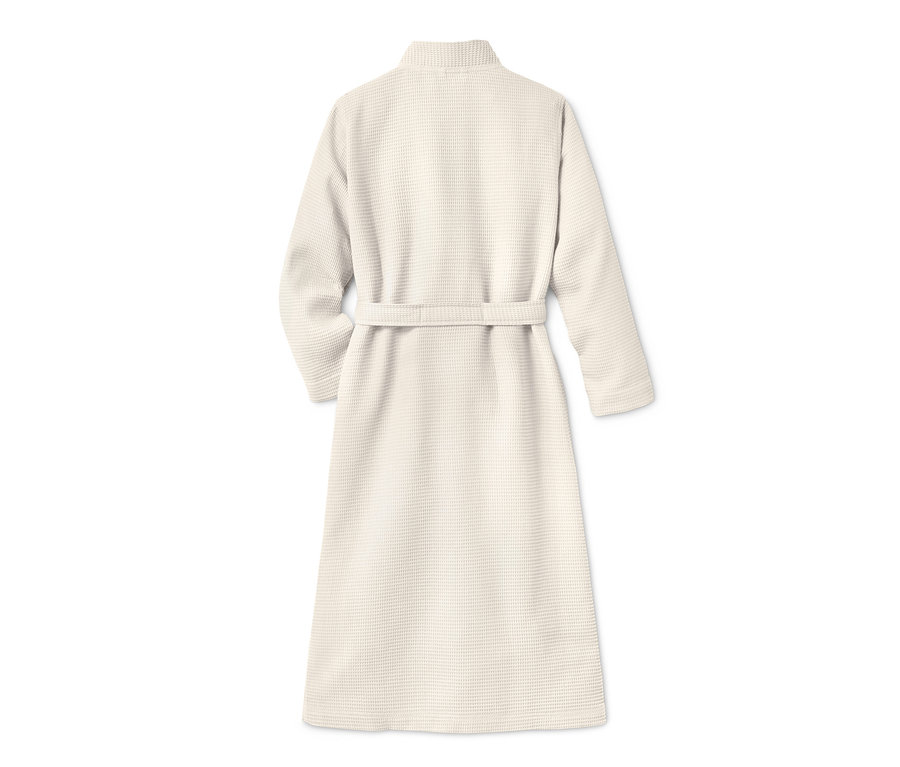 Kadın bornozunun arka görünümü