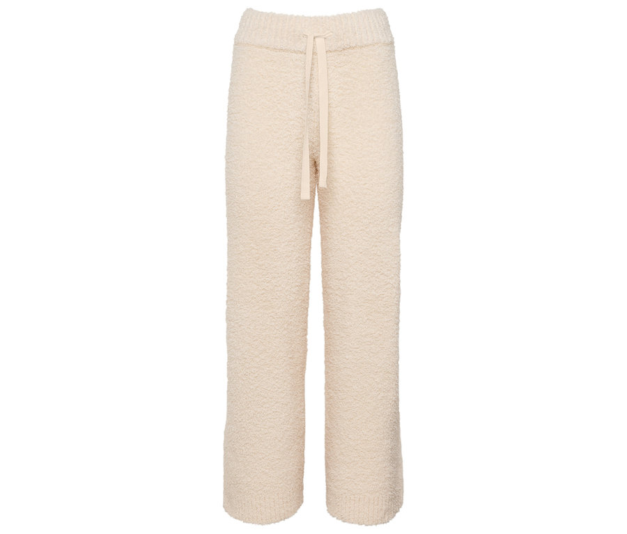 Krem rengi, ipli örgü pantolon.