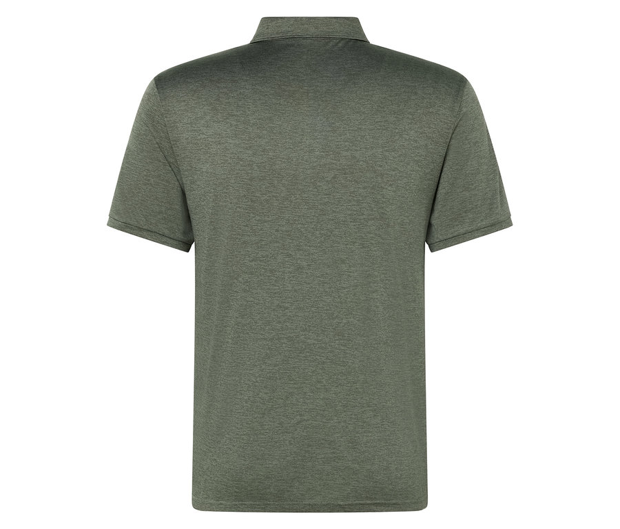 Zeytin yeşili polo tişörtün arka görünümü.