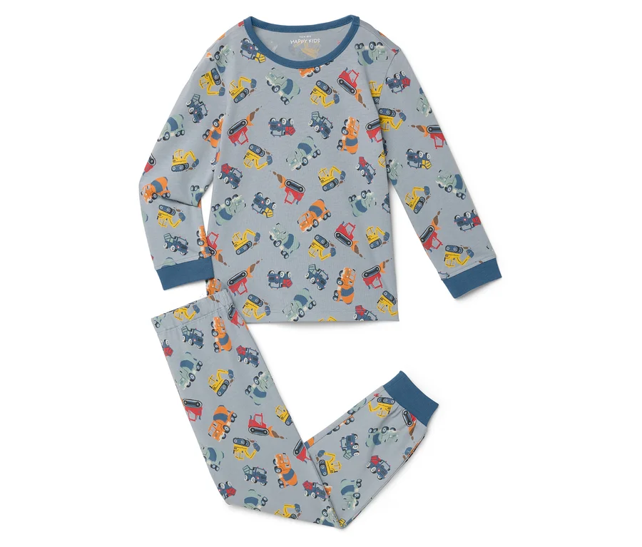 Açık gri renkli, ekskavatör desenli bir pijama beyaz bir yüzey üzerinde düz bir şekilde duruyor.