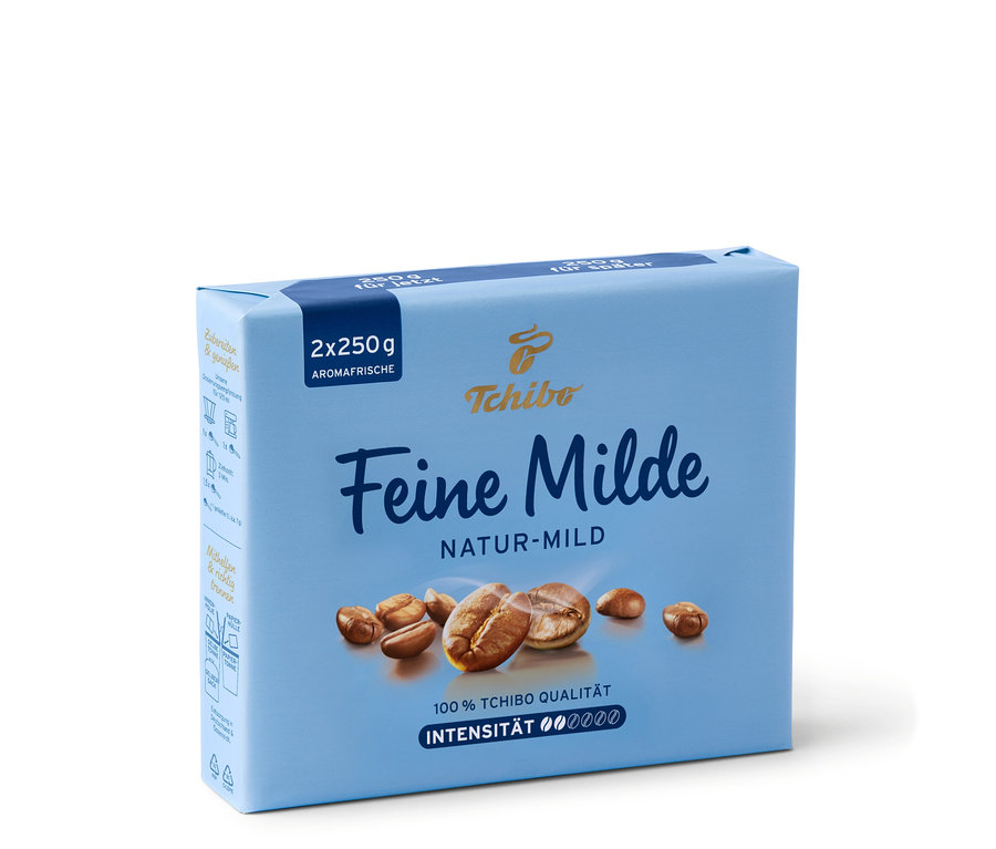 Bir paket Tchibo Feine Milde öğütülmüş kahve, 2x250 g. Paketin üzerinde Tchibo logosu ve kahve çekirdekleri bulunuyor.