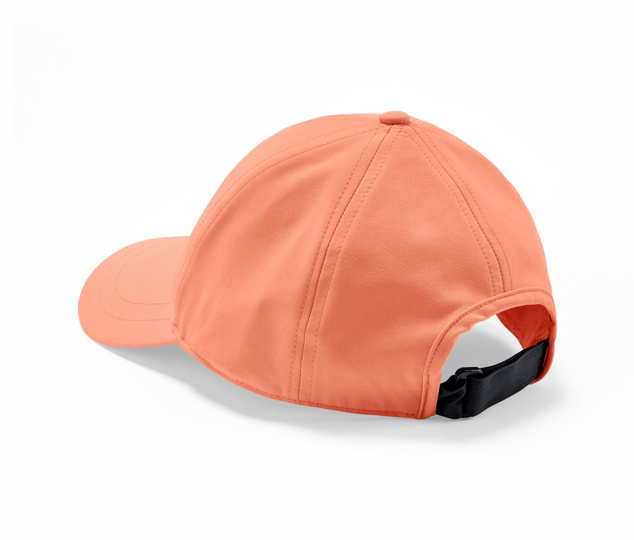 Spor şapka detayı.