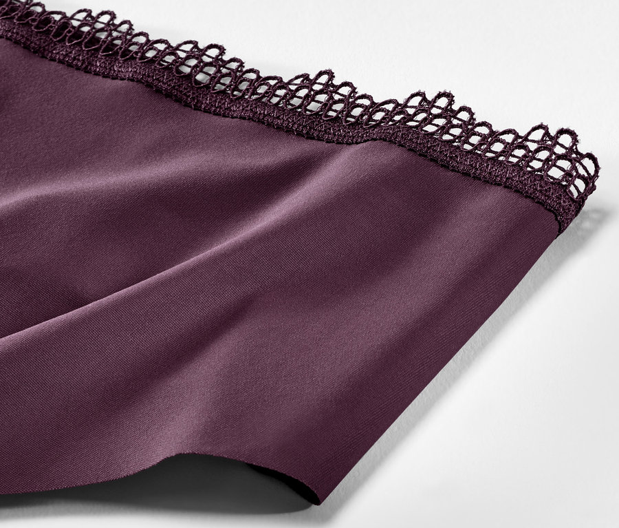 Dantel detaylı, 2 Adet Patlıcan Moru Magic Cut Külotun yakın çekim görüntüsü.