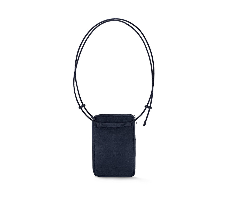 Siyah boyun çantası.