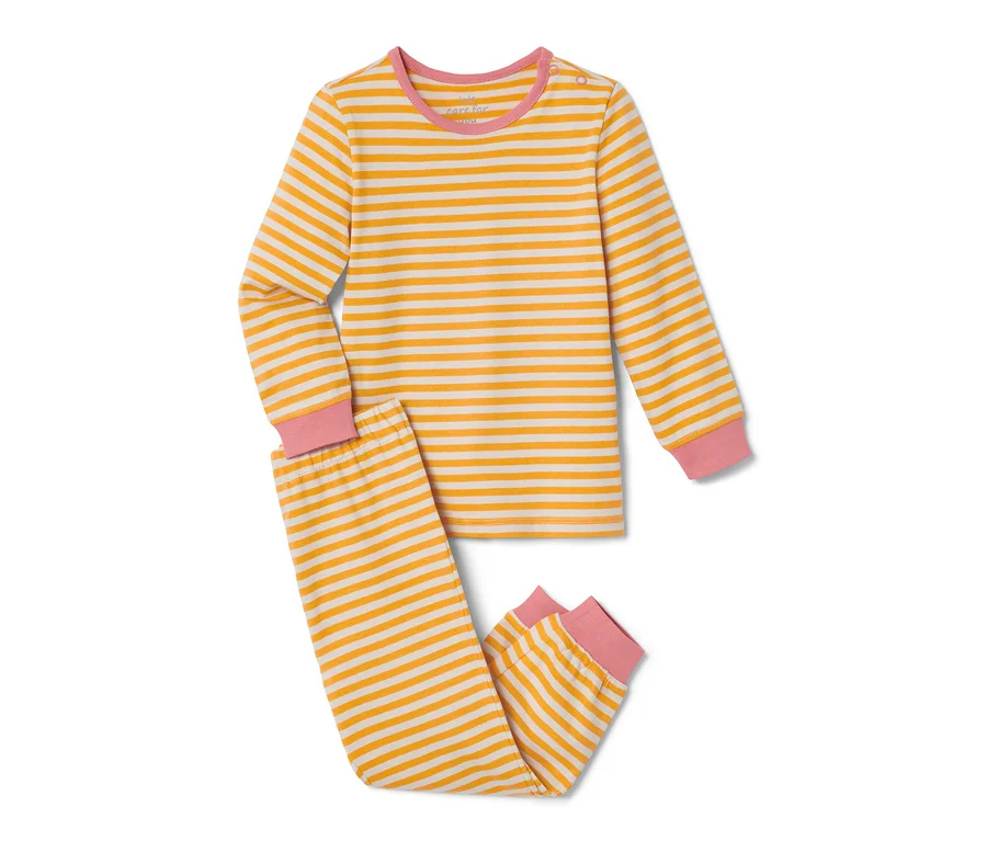 Sarı ve beyaz çizgili 2 adet Küçük Çocuk Pijama Takımı.