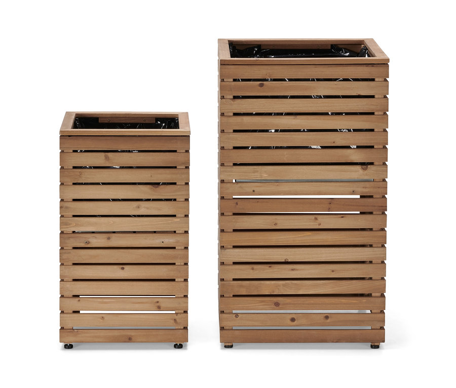 Yan yana farklı yüksekliklerde iki adet ahşap »Tinus« sütun saksı.