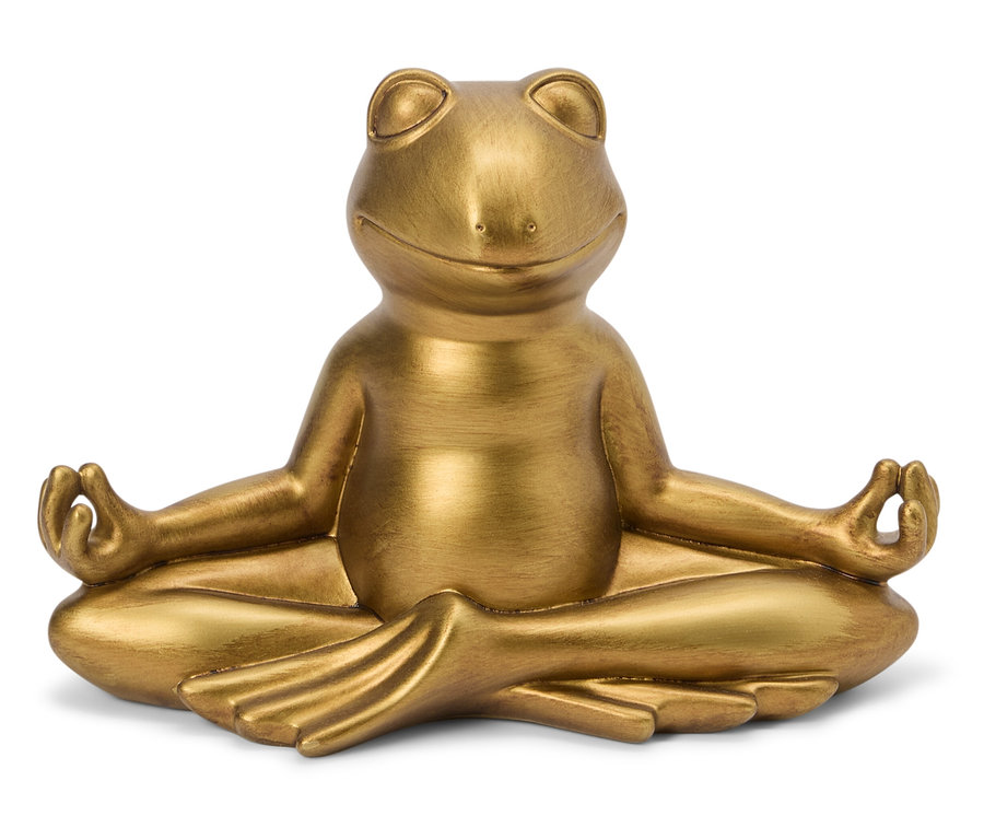 Altın rengi kurbağa heykeli lotus pozisyonunda oturuyor.