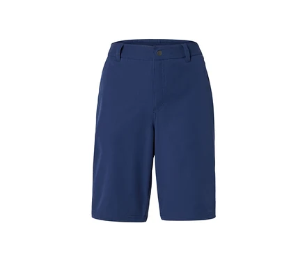 Beyaz arka planda mavi softshell fonksiyonel şort.