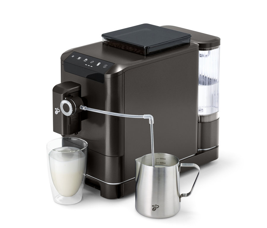 »Esperto 2 Milk« Granite Black kahve makinesi bir bardağı sütle dolduruyor.