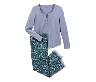 Pijama üstü leylak-mavi, pijama altı leylak-mavi ve petrol rengi Paisley baskı