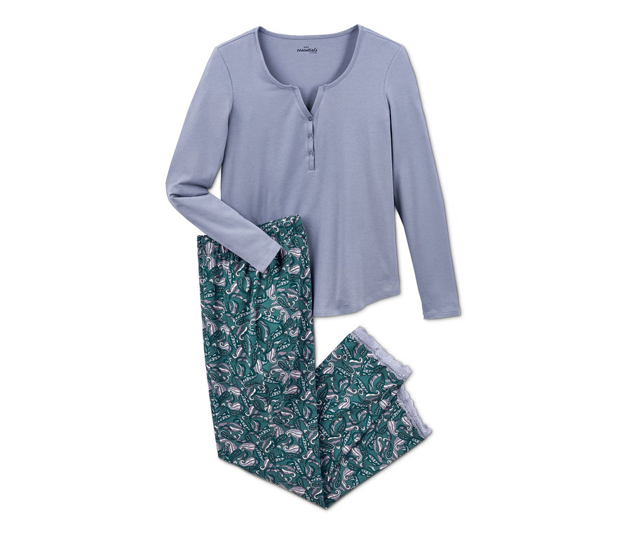 Mavi, uzun kollu, tamamı baskılı pijama takımı.