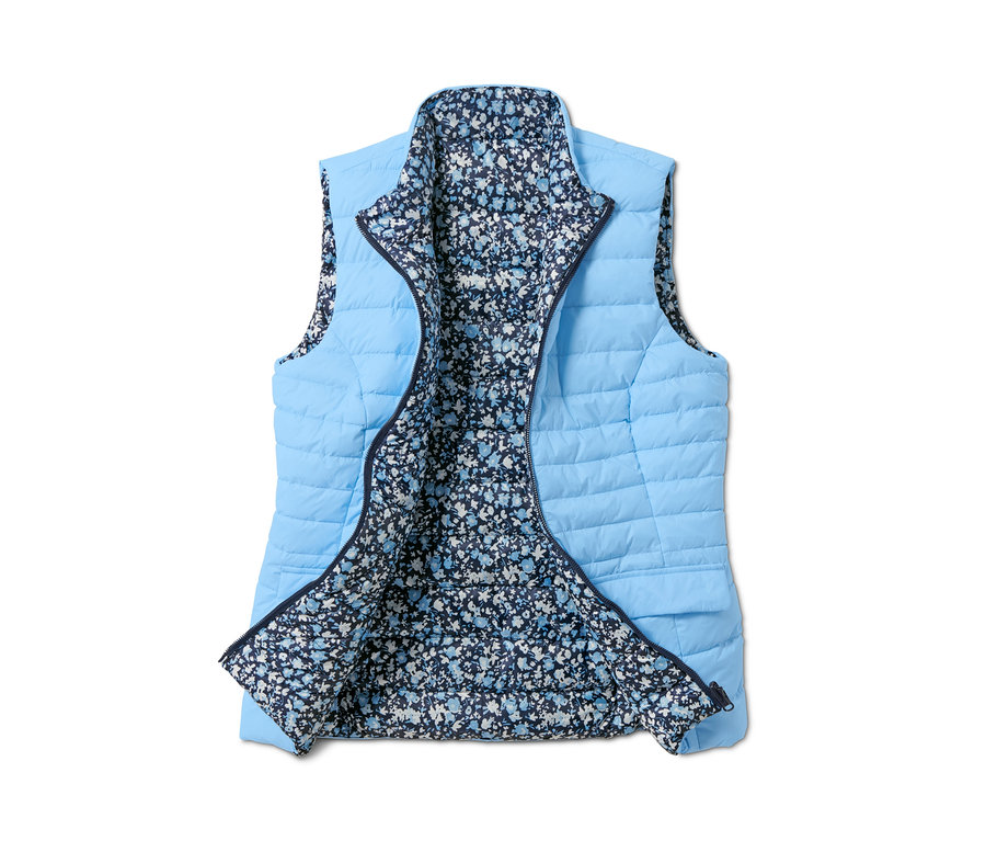 Açık mavi, çiçek desenli, çift taraflı kapitone yelek.