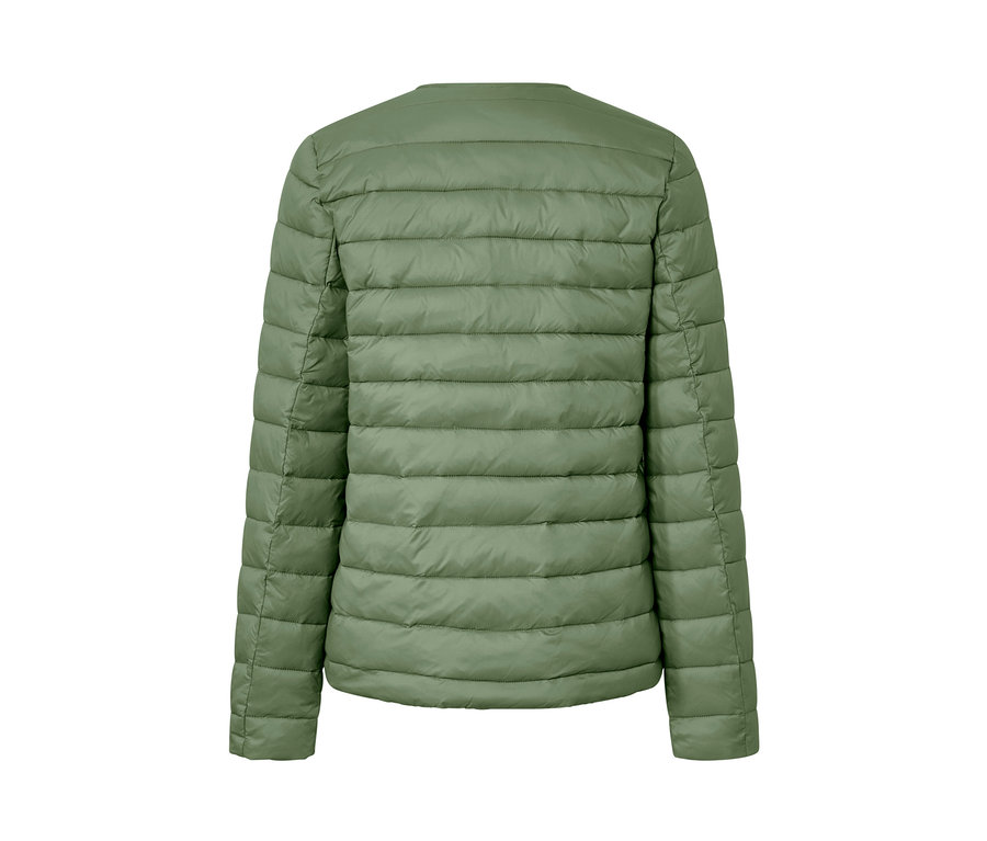 Kapitone montun arka detay görünümü.