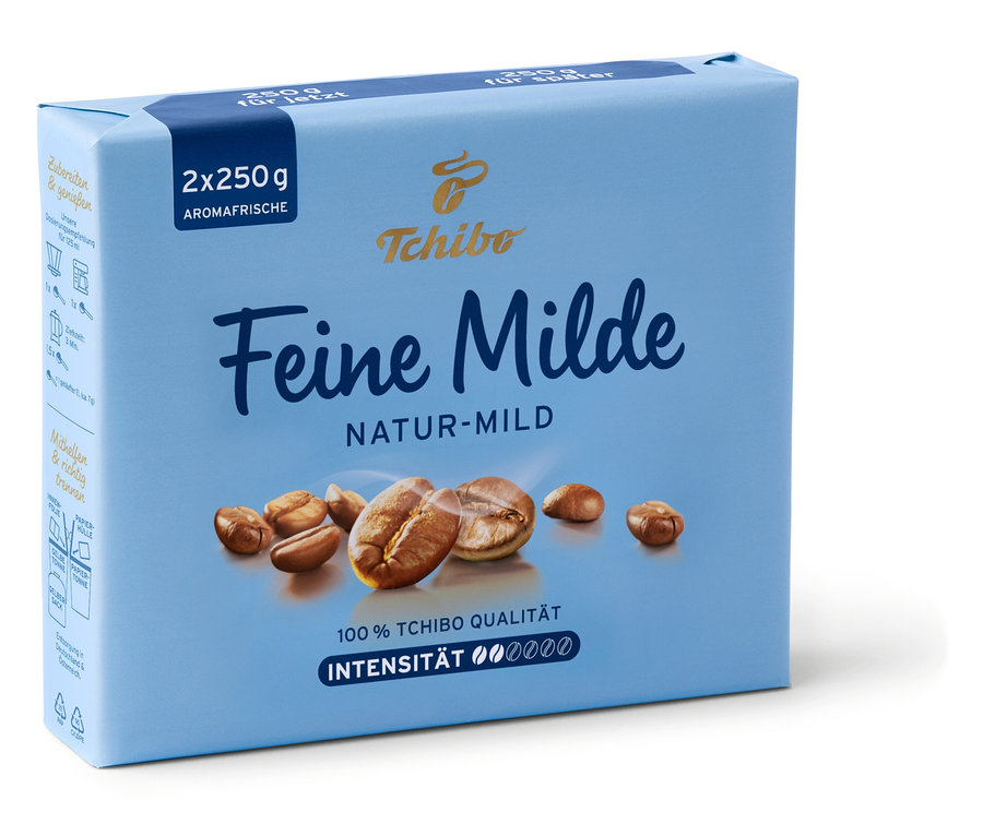 Bir paket Tchibo Feine Milde öğütülmüş kahve, 2x250 g. Paketin üzerinde Tchibo logosu ve kahve çekirdekleri bulunuyor.