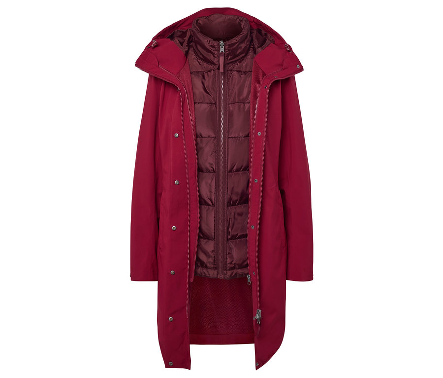 Kapüşonlu ve kapitone yelekli açık kırmızı bir mont.