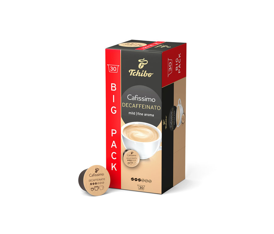 Bir paket Tchibo Caffè Crema Decaffeinato Kapsül Kahve - 30 Kapsül dik duruyor. Yanında bir kapsül var.