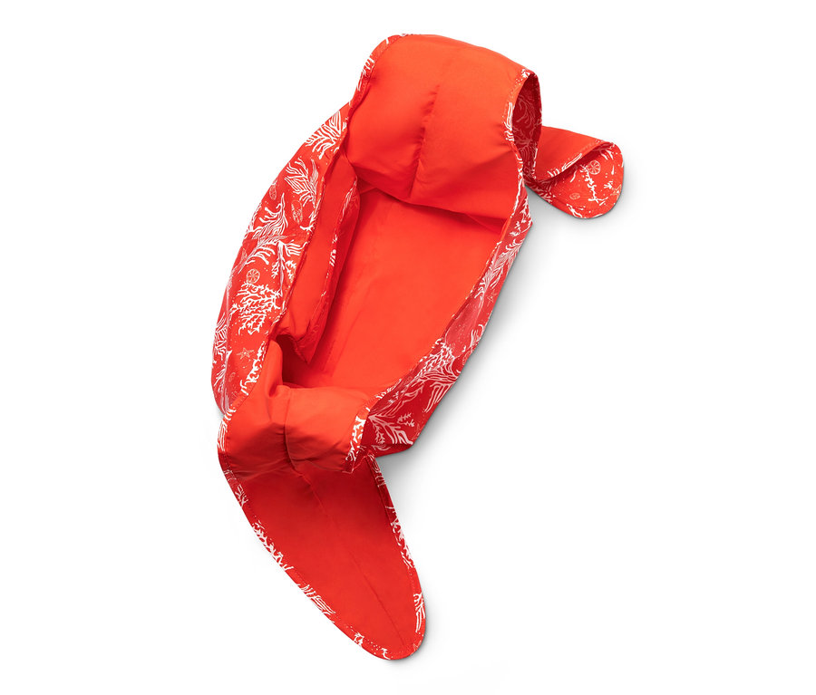 Beyaz baskılı kırmızı, katlanabilir plaj çantası.