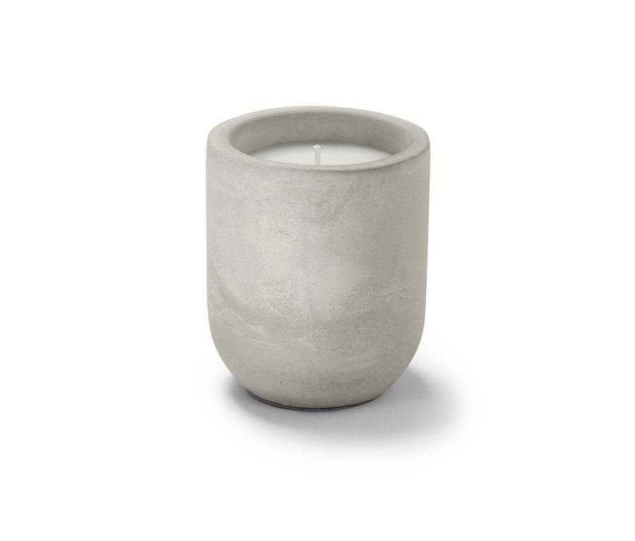 Çimento saksıda limon kokulu mum.