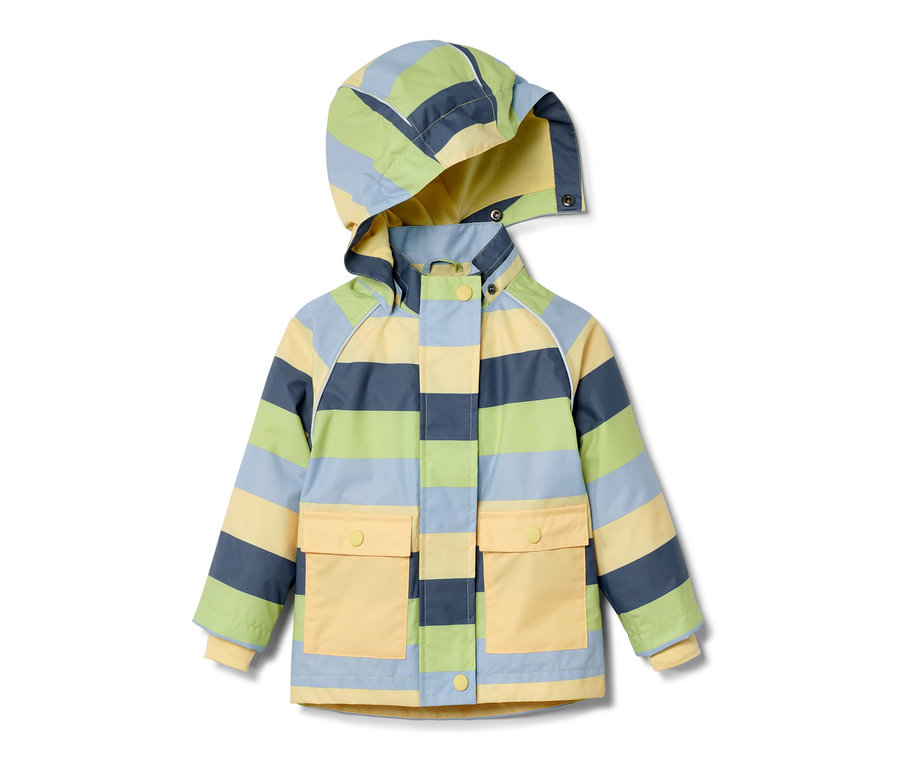 Mavi, yeşil ve sarı çizgili küçük çocuk yağmurluğu.