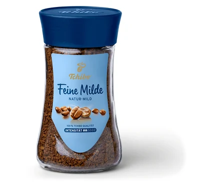 Mavi kapaklı bir kavanoz Feine Milde granül kahve.