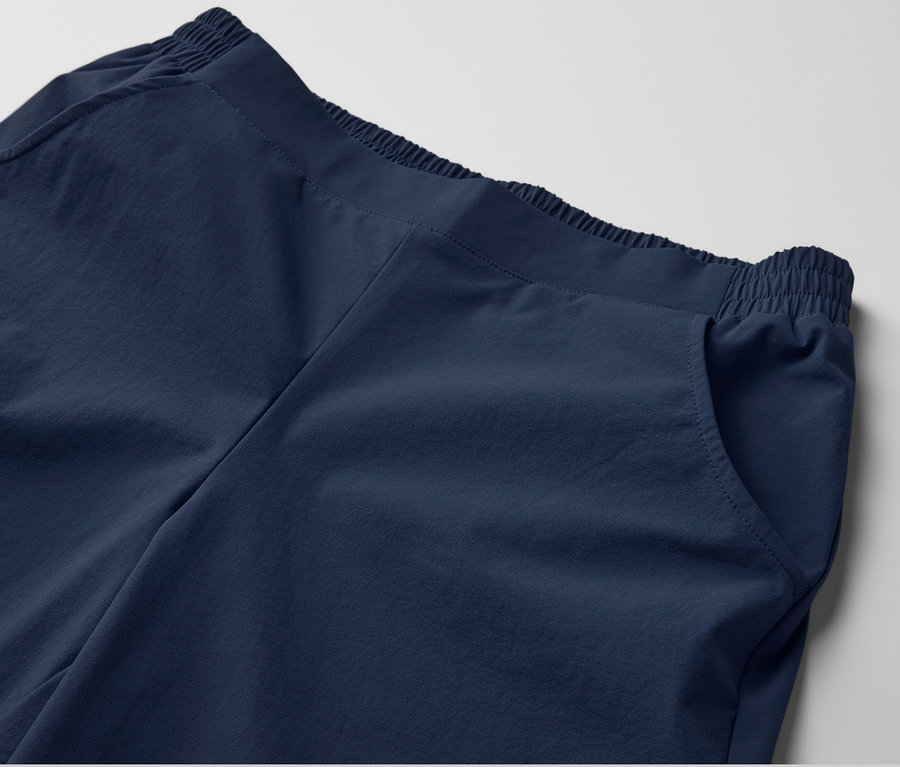 Softshell Jogging Pantolonun yakın çekimi.