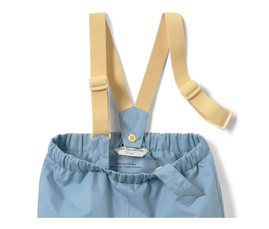 Bej askılı, açık mavi Küçük Çocuk Yağmur Pantolonu.