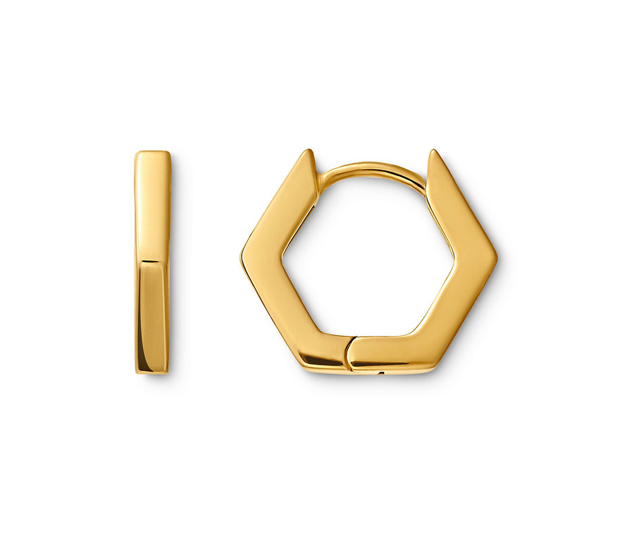 İki adet altın küpe, biri altıgen diğeri dikdörtgen.