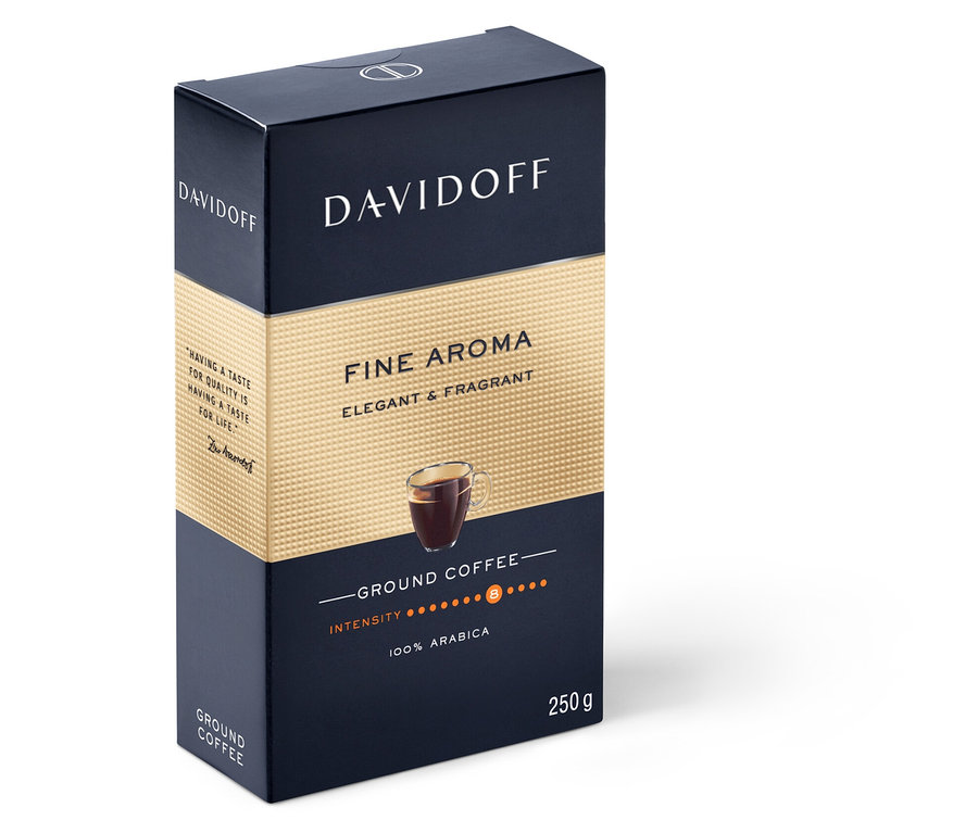 Lacivert bir paket Davidoff Fine Aroma öğütülmüş kahve, şık ve hoş kokulu, 250 g.