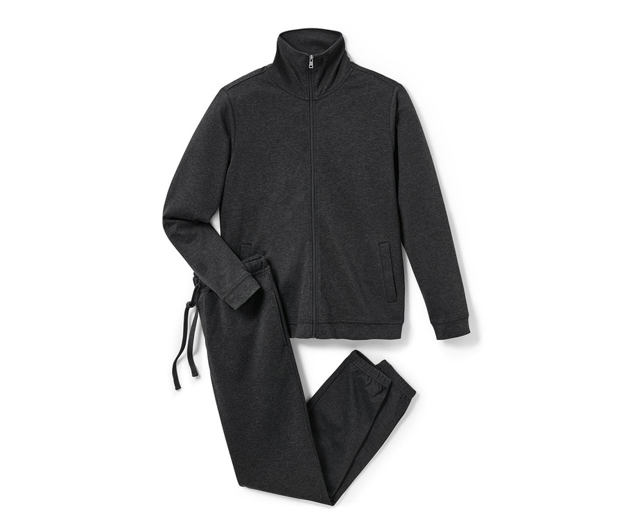 Fermuarlı ve ipli gri eşofman takımı beyaz bir arka plan üzerinde duruyor.