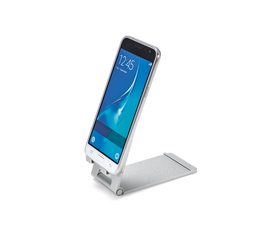 Gümüş renkli akıllı telefon, Akıllı Telefon ve Tablet Standı üzerinde duruyor.