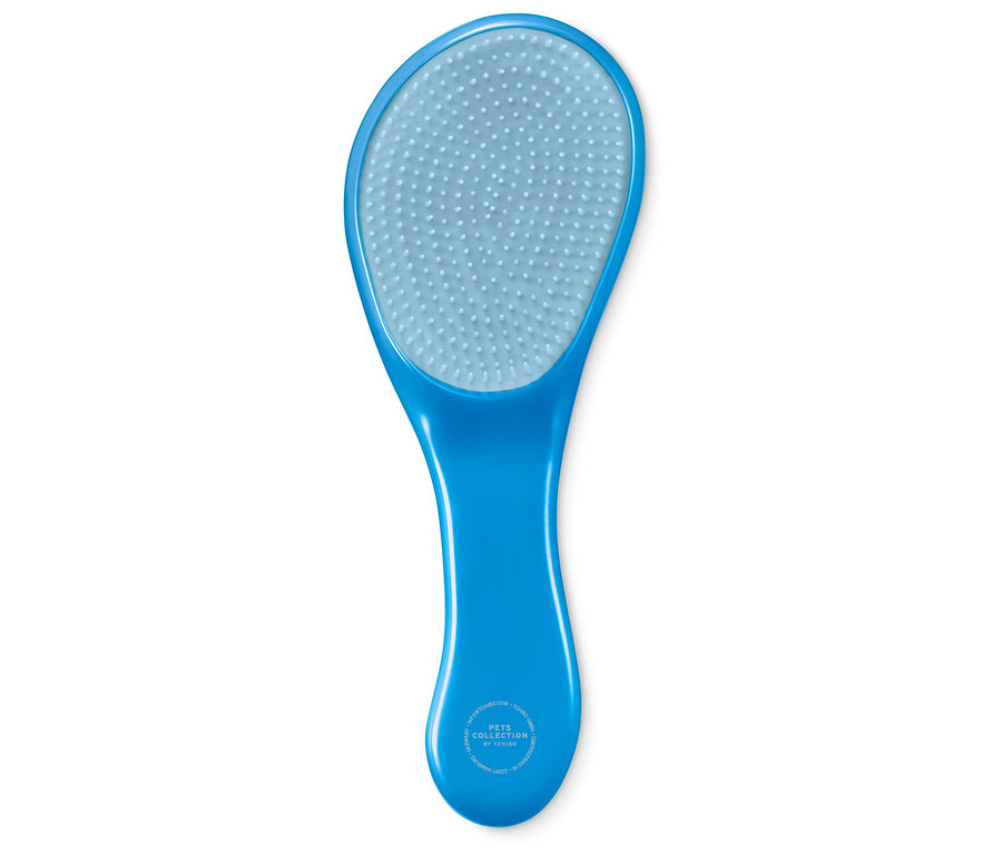 Beyaz arka plan üzerinde mavi saç fırçası.