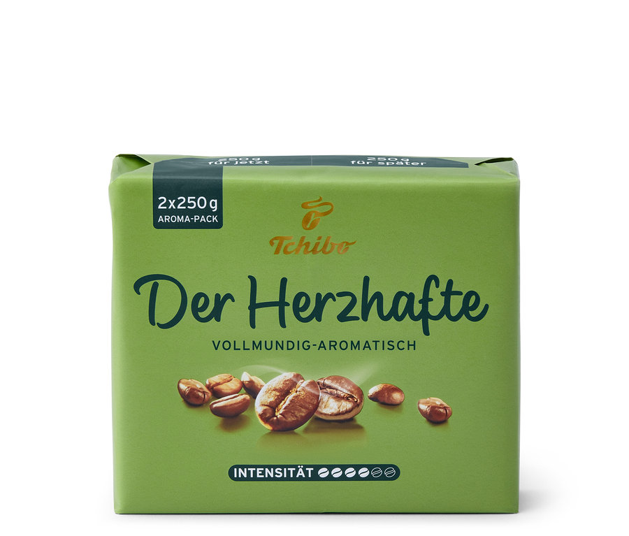 Tchibo'dan 'Der Herzhafte' 500 g öğütülmüş kahve paketi.