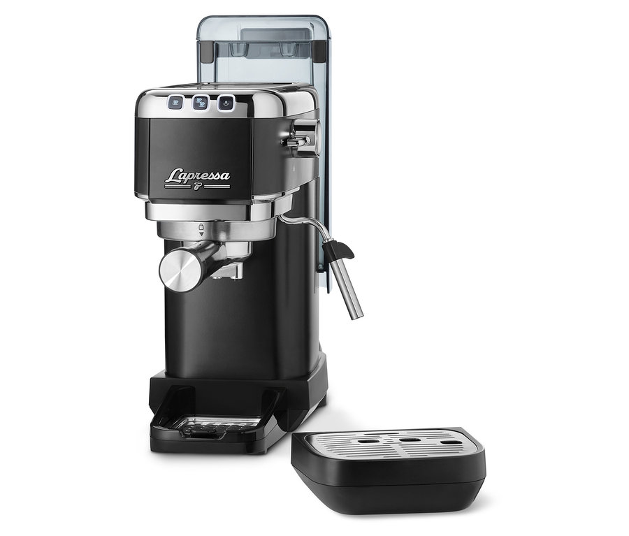 Siyah espresso makinesi.