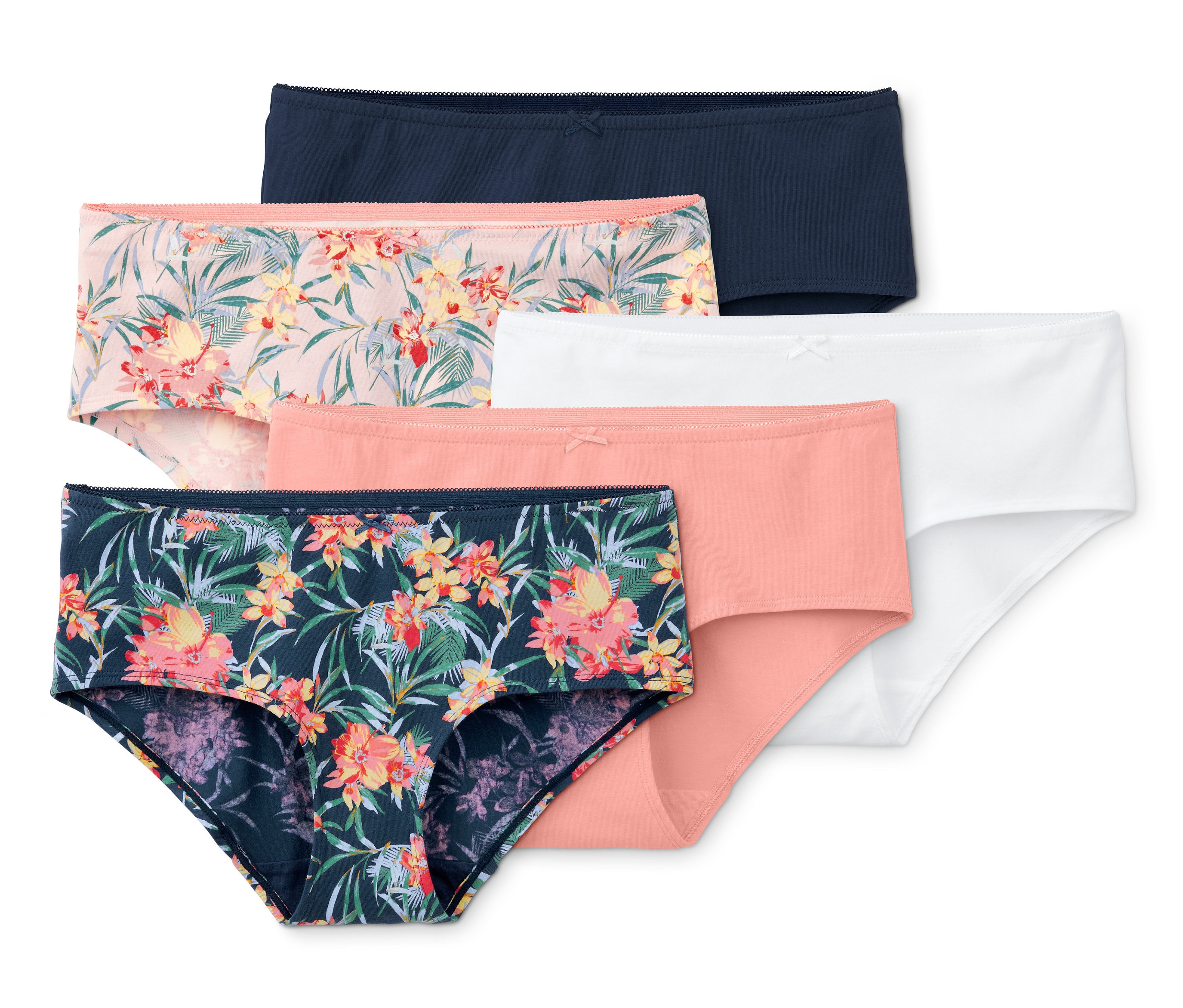 Farklı renk ve desenlerde beş adet külot.