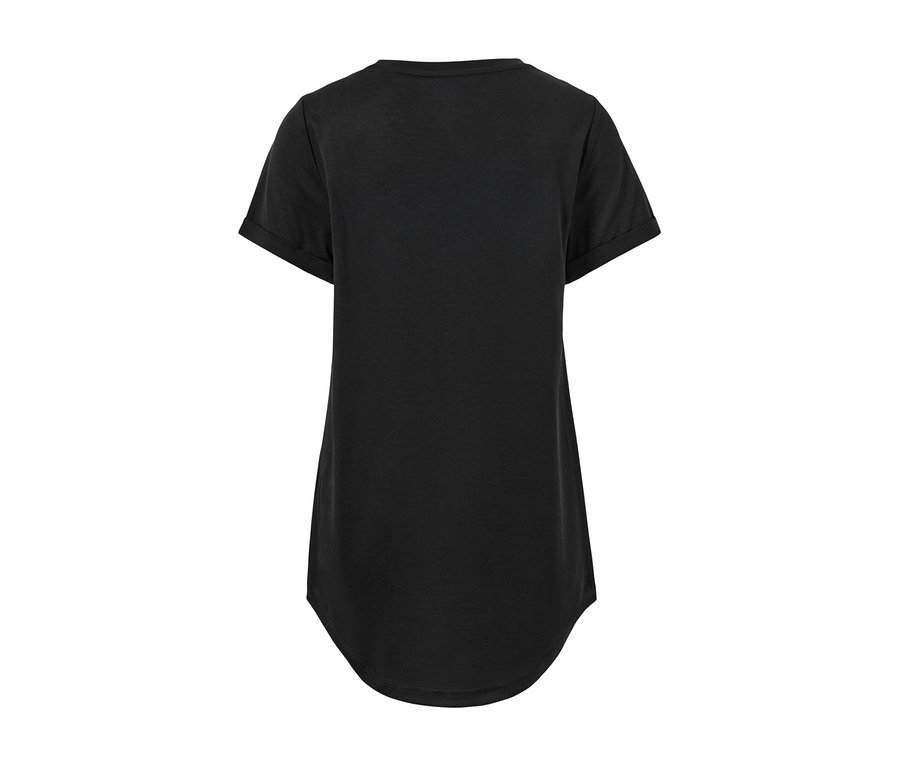 Siyah uzun tişört.