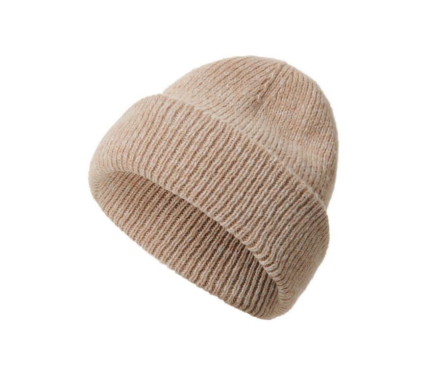 Beyaz arka planda ekru örgü bere.