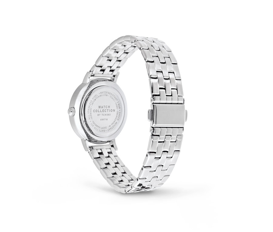 Paslanmaz çelik kol saatinin yakından çekilmiş görüntüsü.