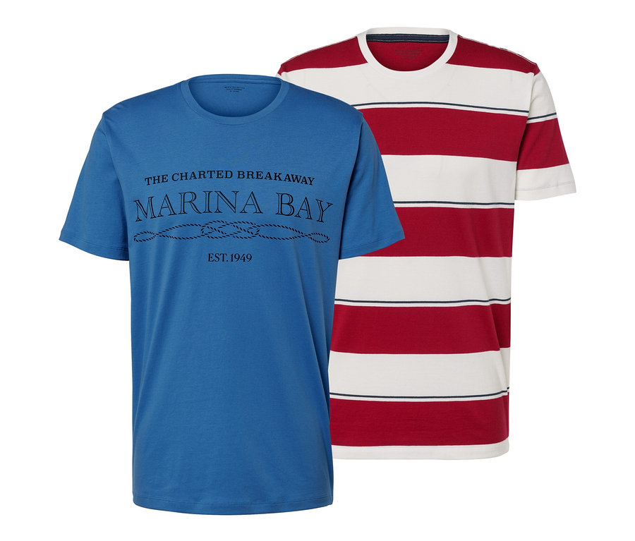 İki tişört: biri baskılı mavi, diğeri kırmızı beyaz çizgili.