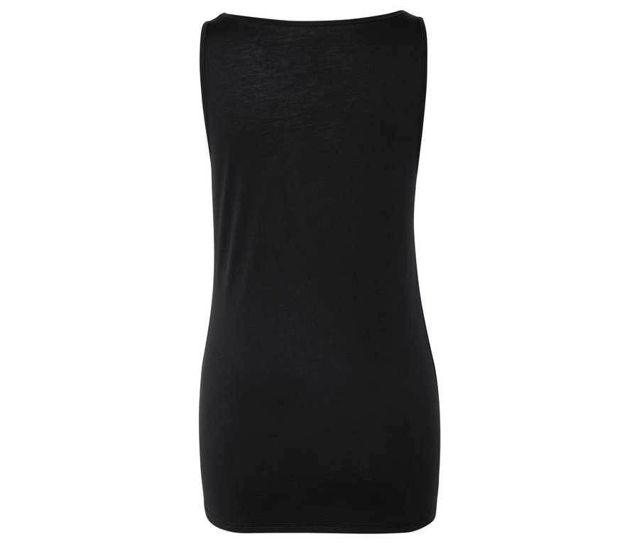 Siyah bir atletin arka görünümü.