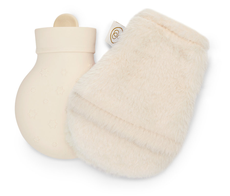 Krem rengi lastik su torbası, yanında krem rengi tüylü eldiven.