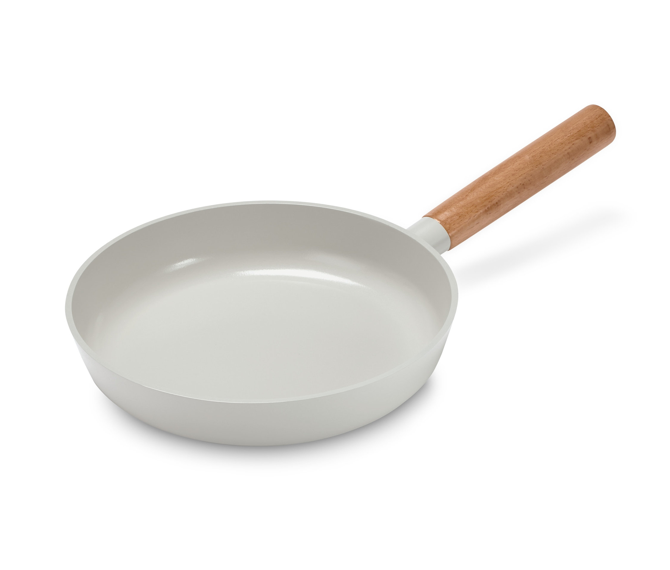 Ahşap saplı, yaklaşık 24 cm çapında beyaz tava.