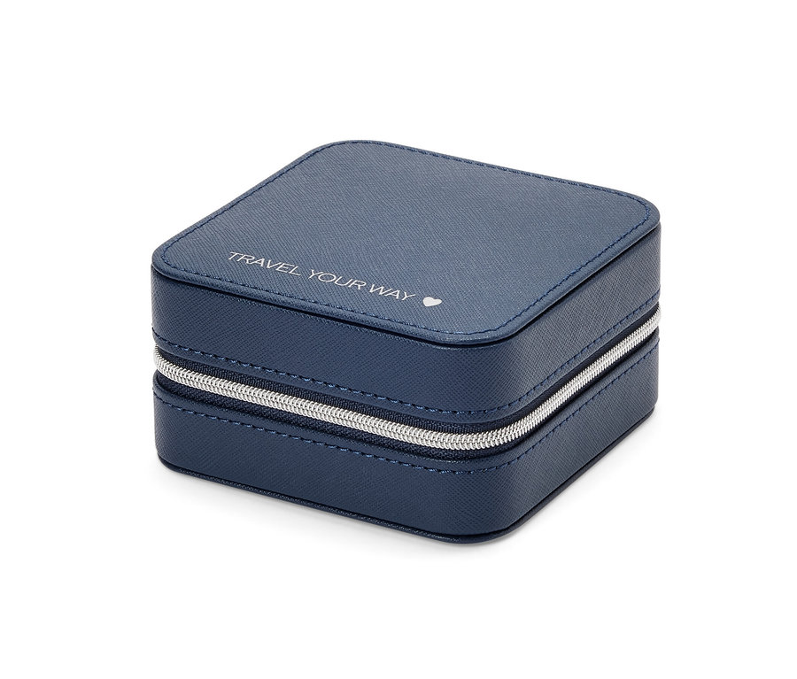 Gümüş fermuarlı mavi küçük bir mücevher kutusu.