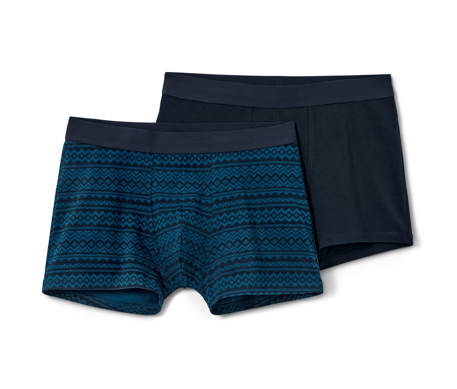 İki adet slip boxer; biri Norveç desenli, diğeri koyu mavi.